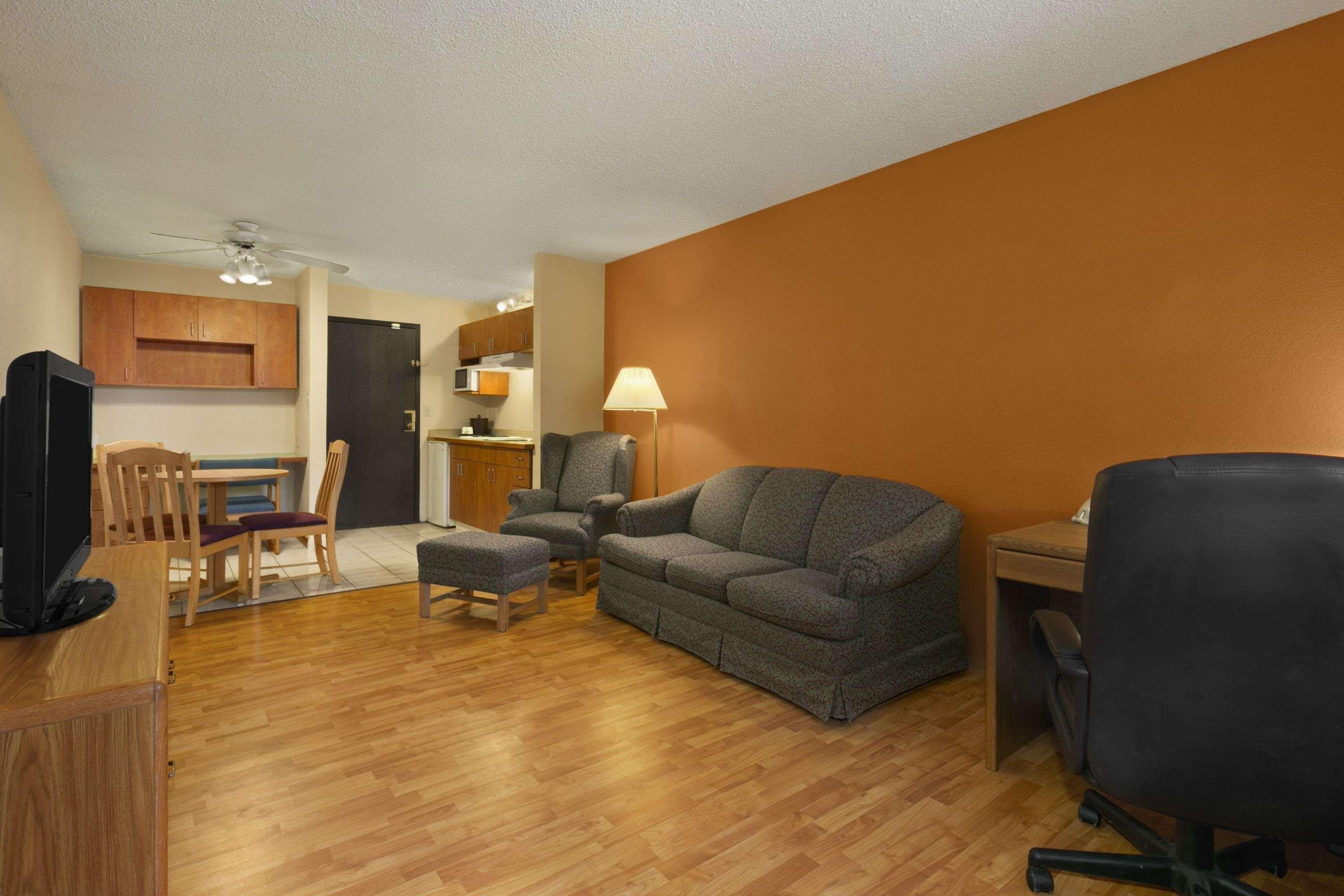 Days Inn & Suites By Wyndham Stevens Point Kültér fotó