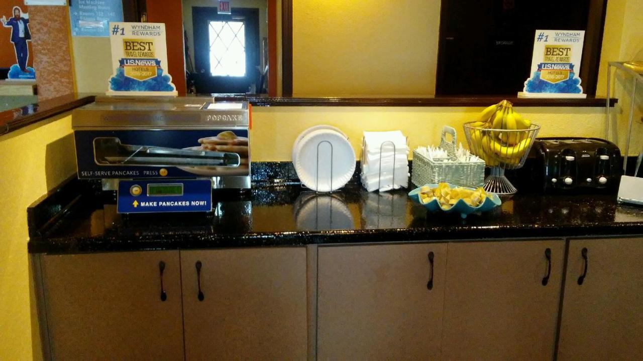 Days Inn & Suites By Wyndham Stevens Point Kültér fotó